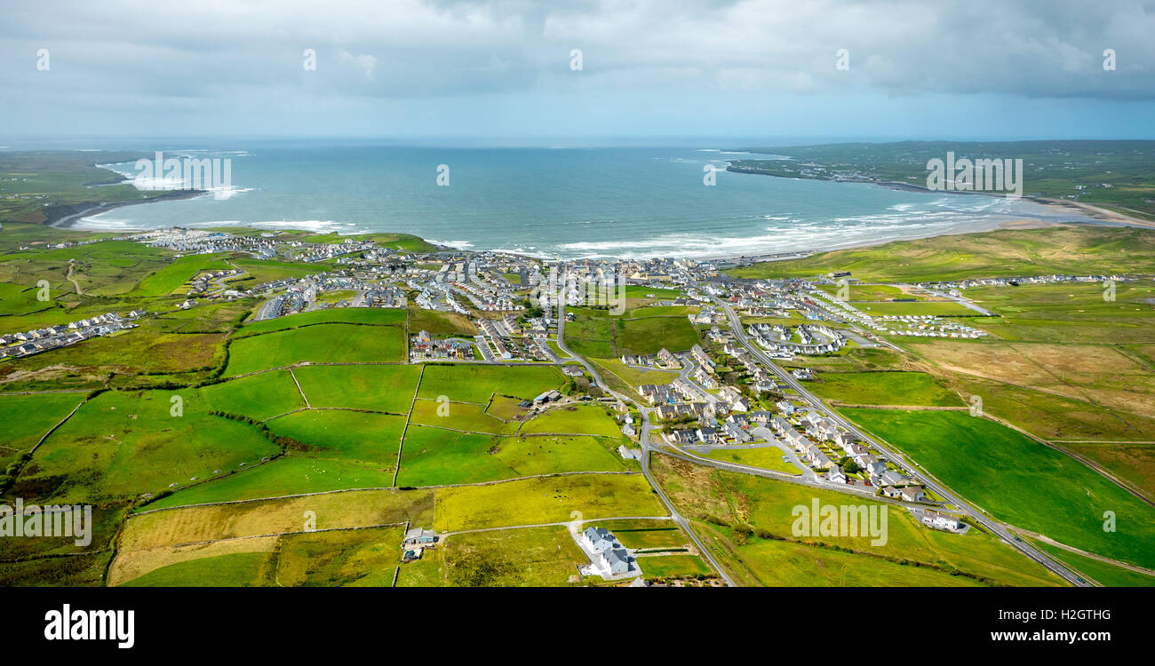 Lahinch, Liscannor Bay, en el condado de Clare, Irlanda Foto de stock