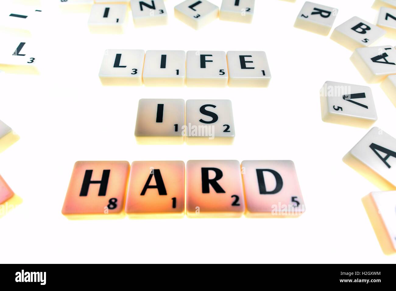 El Juego De Mesa Con Azulejos Con Letras Para Formar Palabras Y Frases Fotografia De Stock Alamy