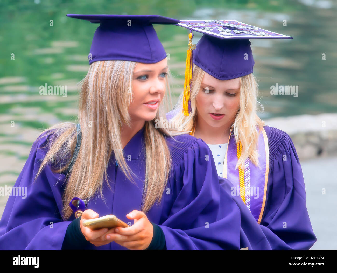Dos niñas graduado en San Francisco. Foto de stock