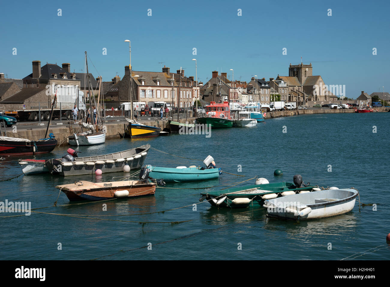 La comuna costera de Barfleur en Normandía, noroeste de Francia. Foto de stock