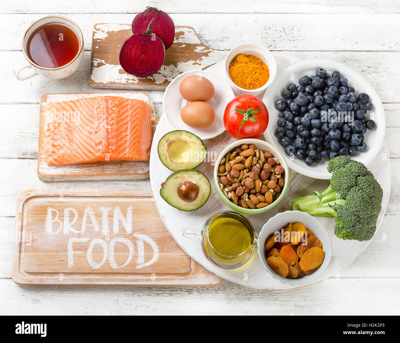 Batir alimentos para aumentar su capacidad intelectual. Concepto. Vista superior Foto de stock
