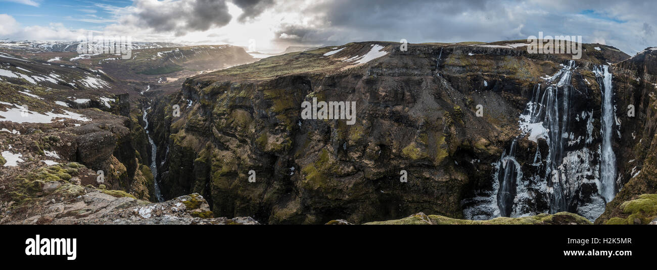 Cañón de Glymur, 196 metros de alto, la cascada Hvalfjarðarsveit, región occidental, Islandia, Islandia Foto de stock