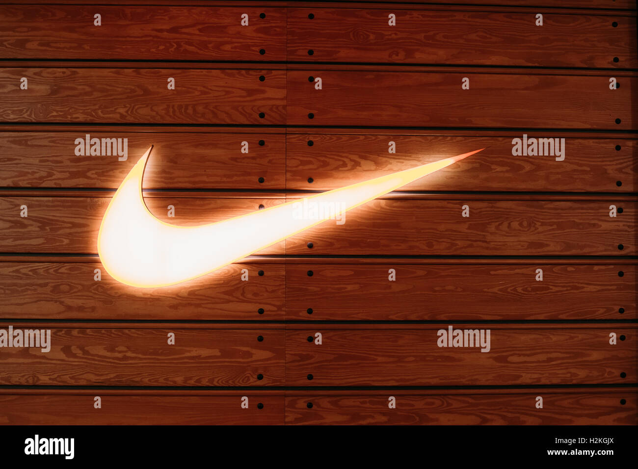 Nike logo detail fotografías e imágenes de alta resolución - Alamy