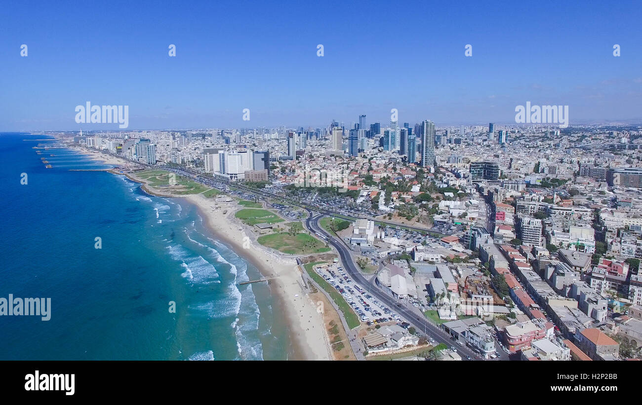 Tel Aviv - horizonte a trasladarse desde el mar mediterráneo, imagen aérea Foto de stock
