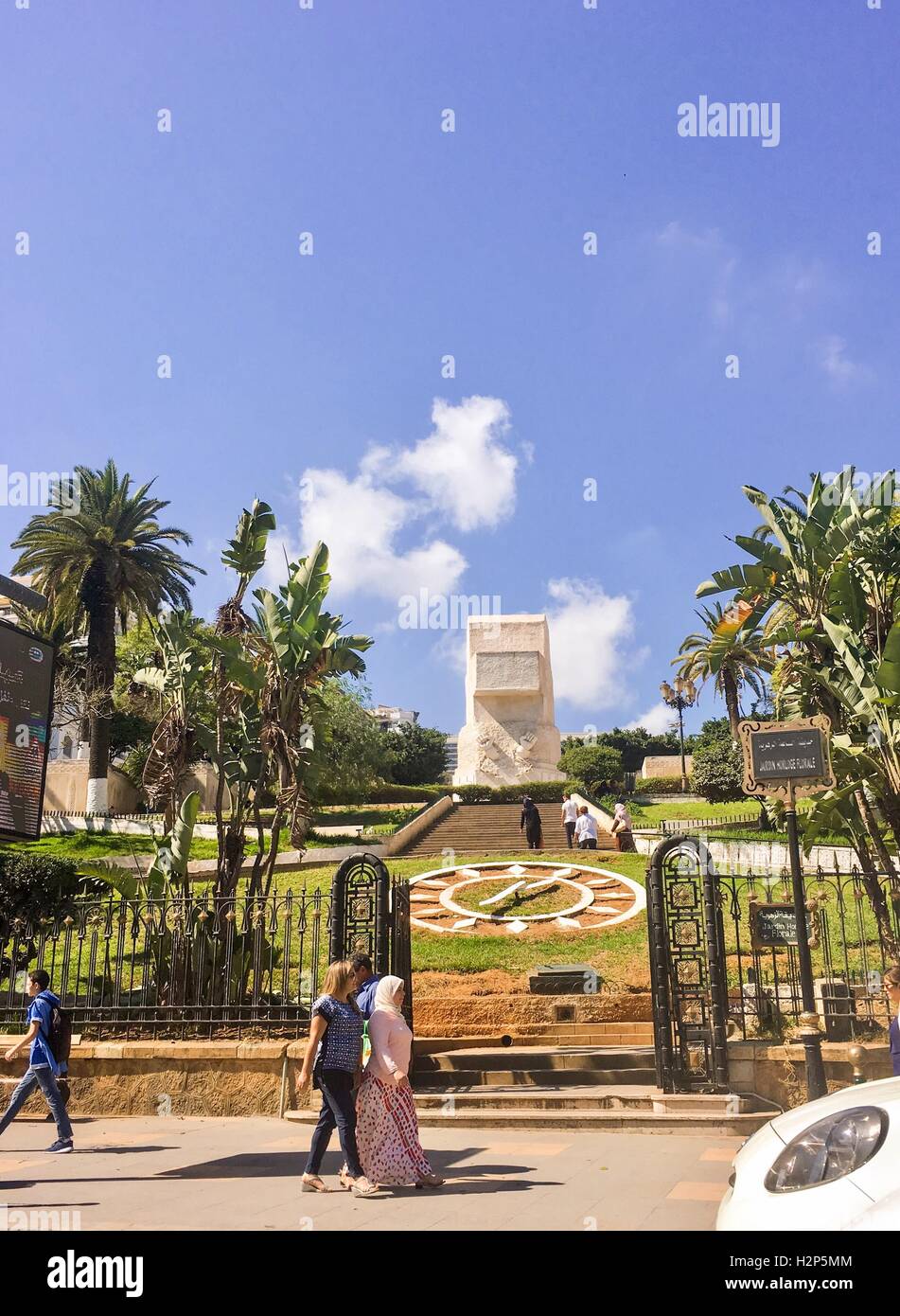 Freedom Boulevard monumento en jardin horloge florale park en Argel en Argelia Foto de stock