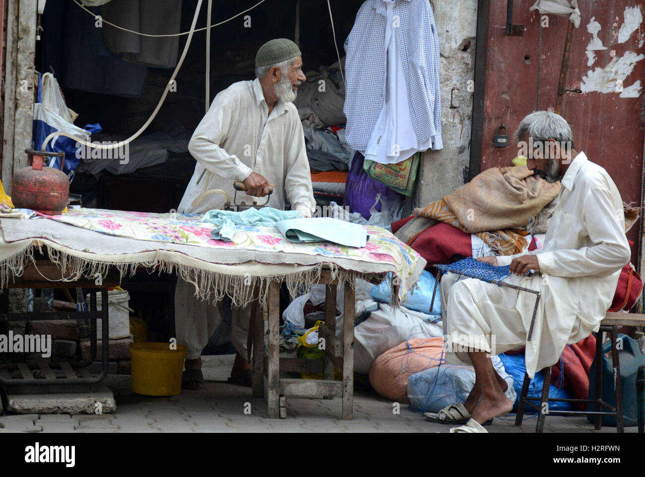 Planchas ropa fotografías e imágenes de - Página - Alamy