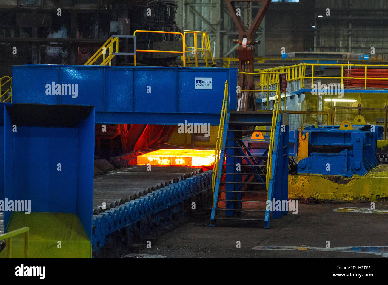 Red hot steel bar fotografías e imágenes de alta resolución Alamy
