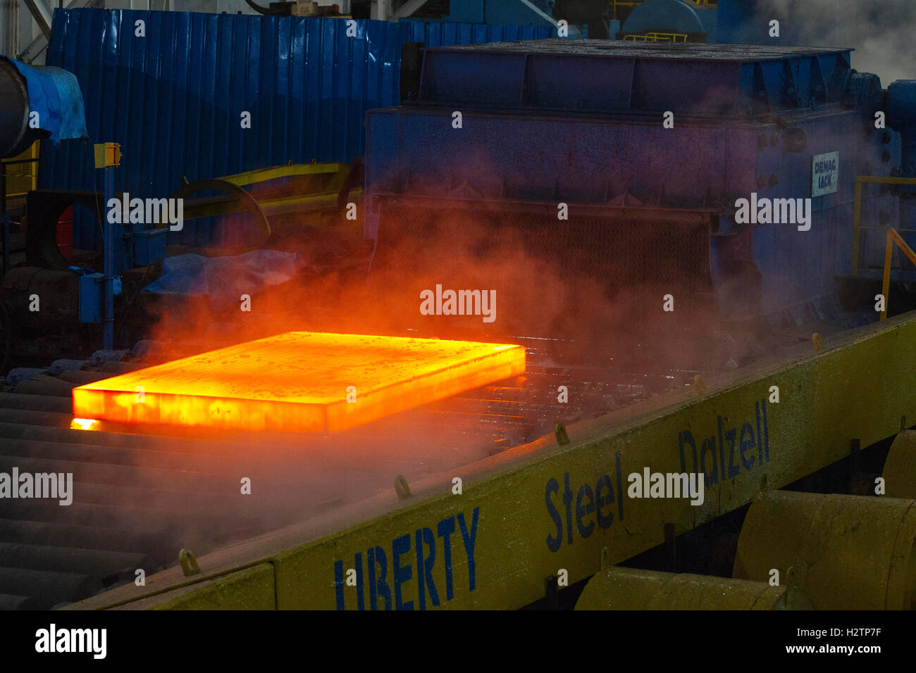 Red hot steel bar fotografías e imágenes de alta resolución Alamy