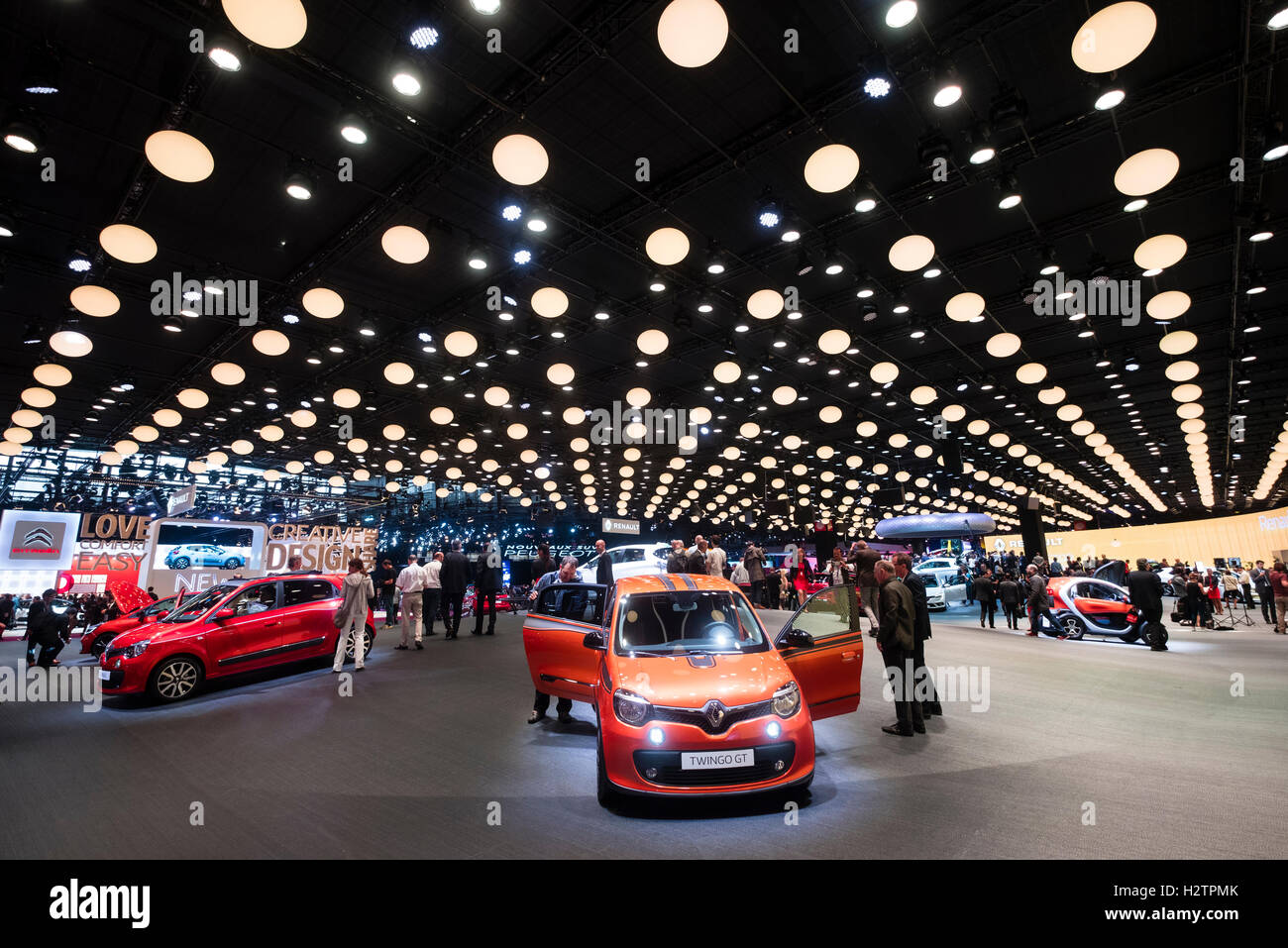 Vista del stand de Renault en Paris Motor Show 2016 Foto de stock