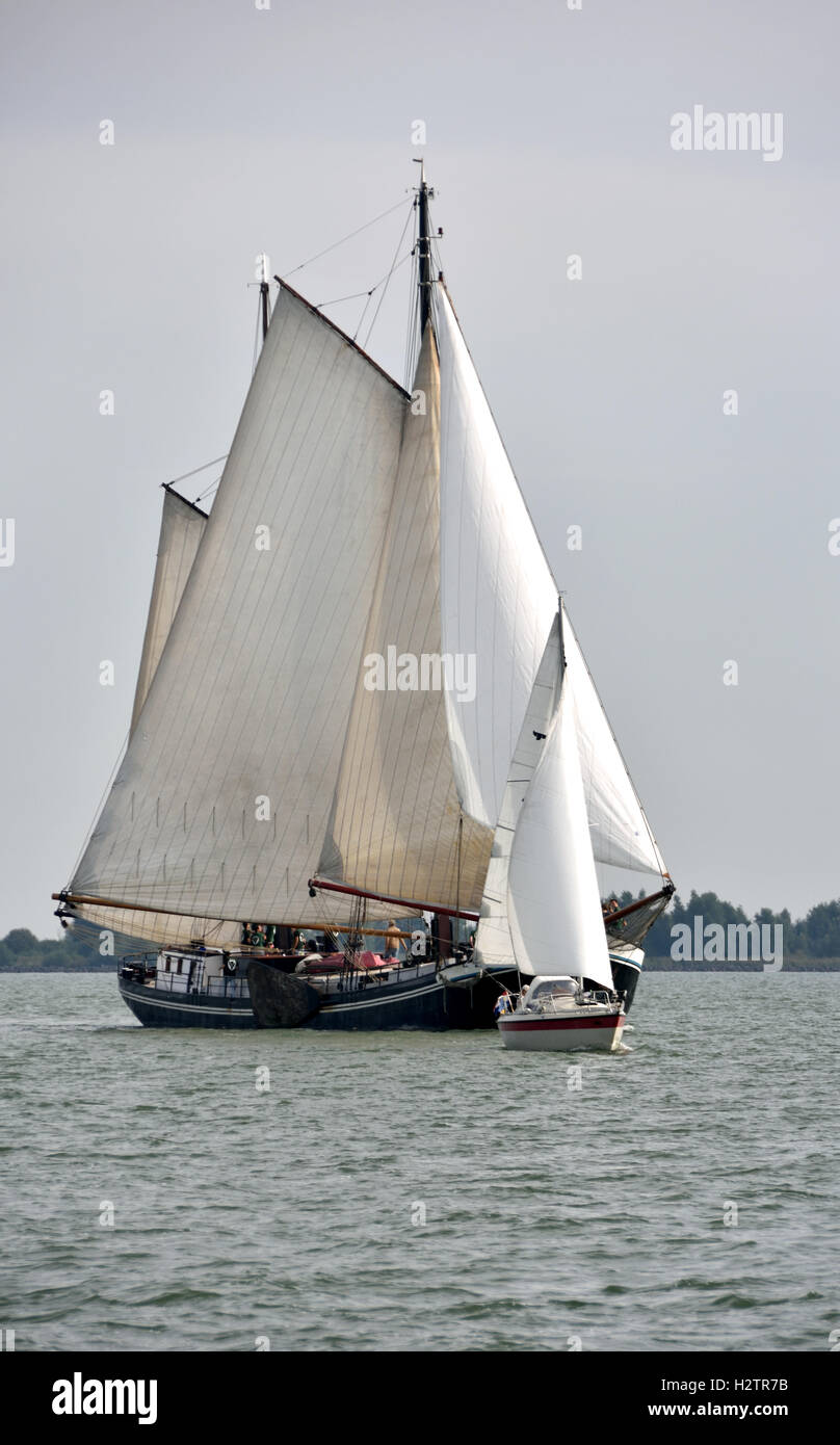 Lago IJsselmeer Mar velero clásico Holanda Holandesa Foto de stock