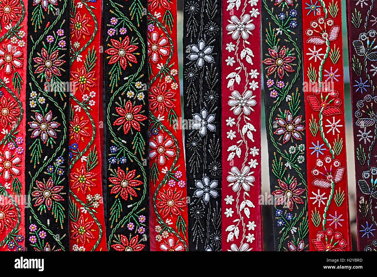 Cinturones para mujer, bordados con patrones tradicionales húngaras Fotografía de Alamy
