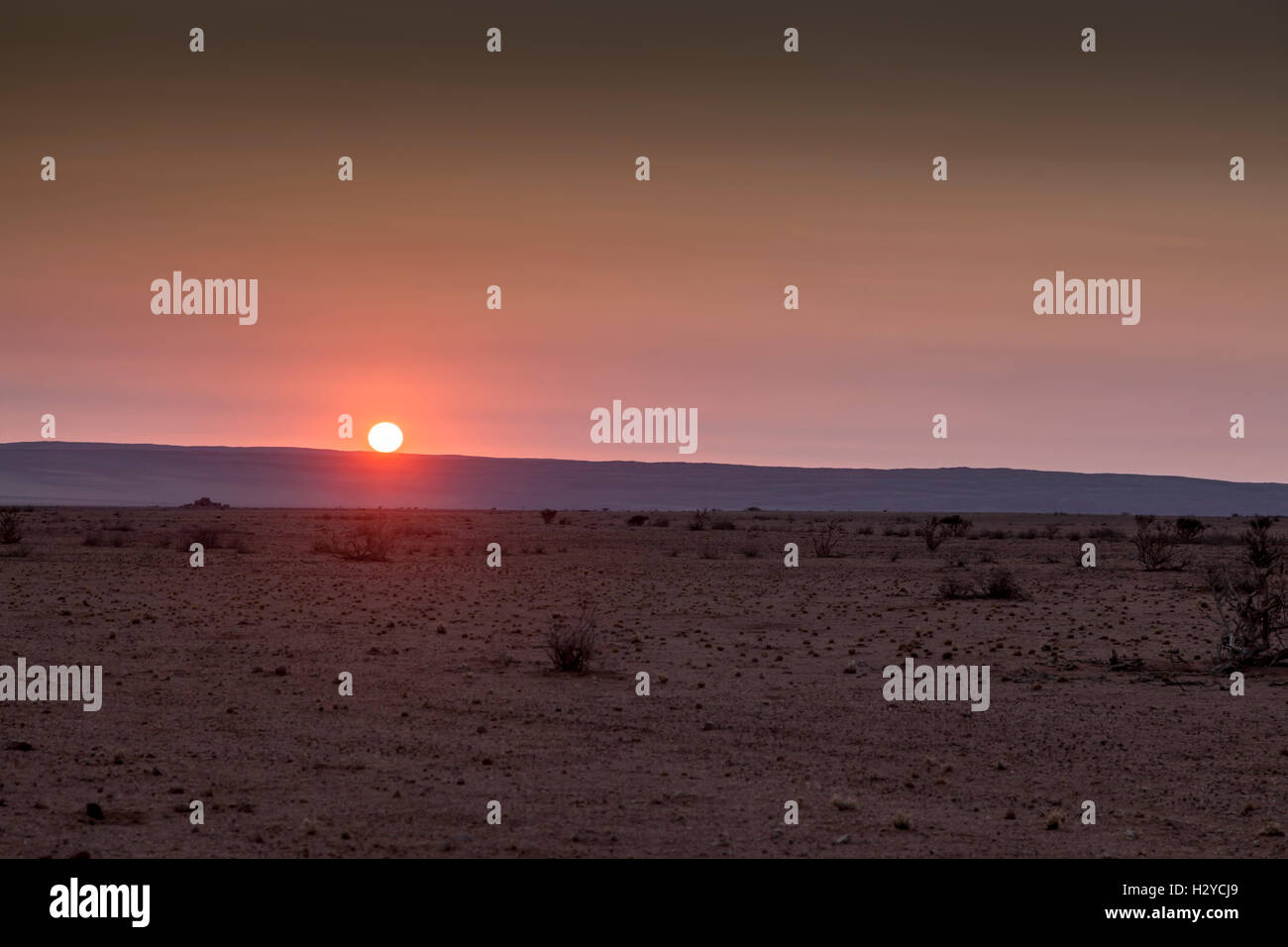 Atardecer en el Parque Nacional Namib-Naukluft, Namibia Foto de stock