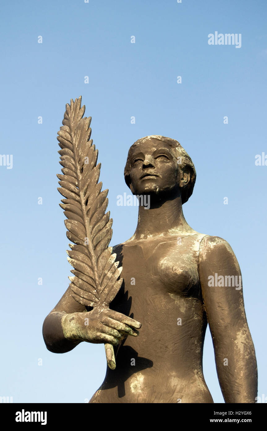 Esculturas heroicas fotografías e imágenes de alta resolución - Alamy