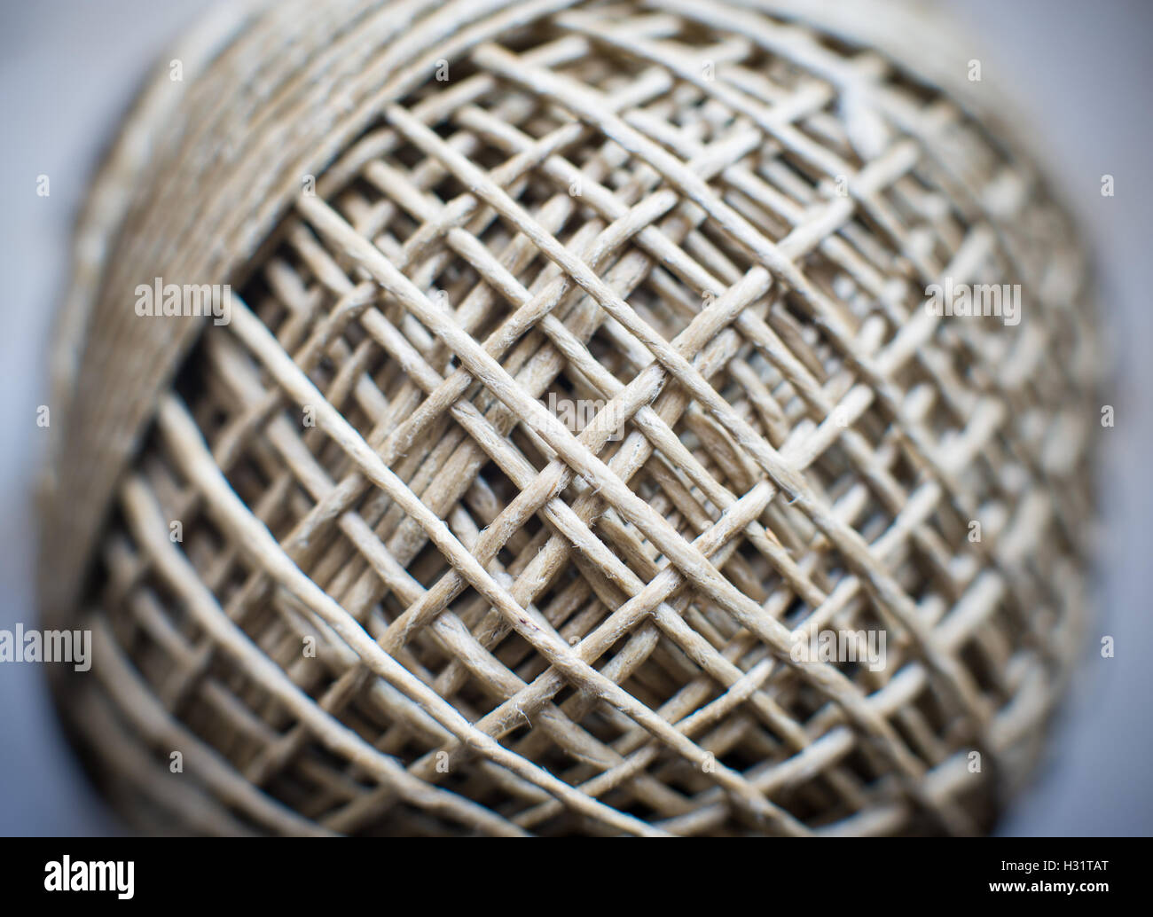 Las bolas de hilo twist detalle macro, el enfoque selectivo, concepto de mundo web conectado Foto de stock