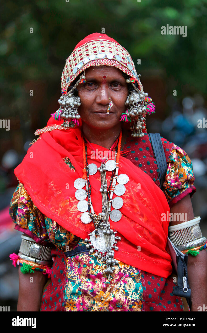 Mujer tribal, Vanjara Tribe, Maharashtra, India. Las caras rurales de la India Foto de stock