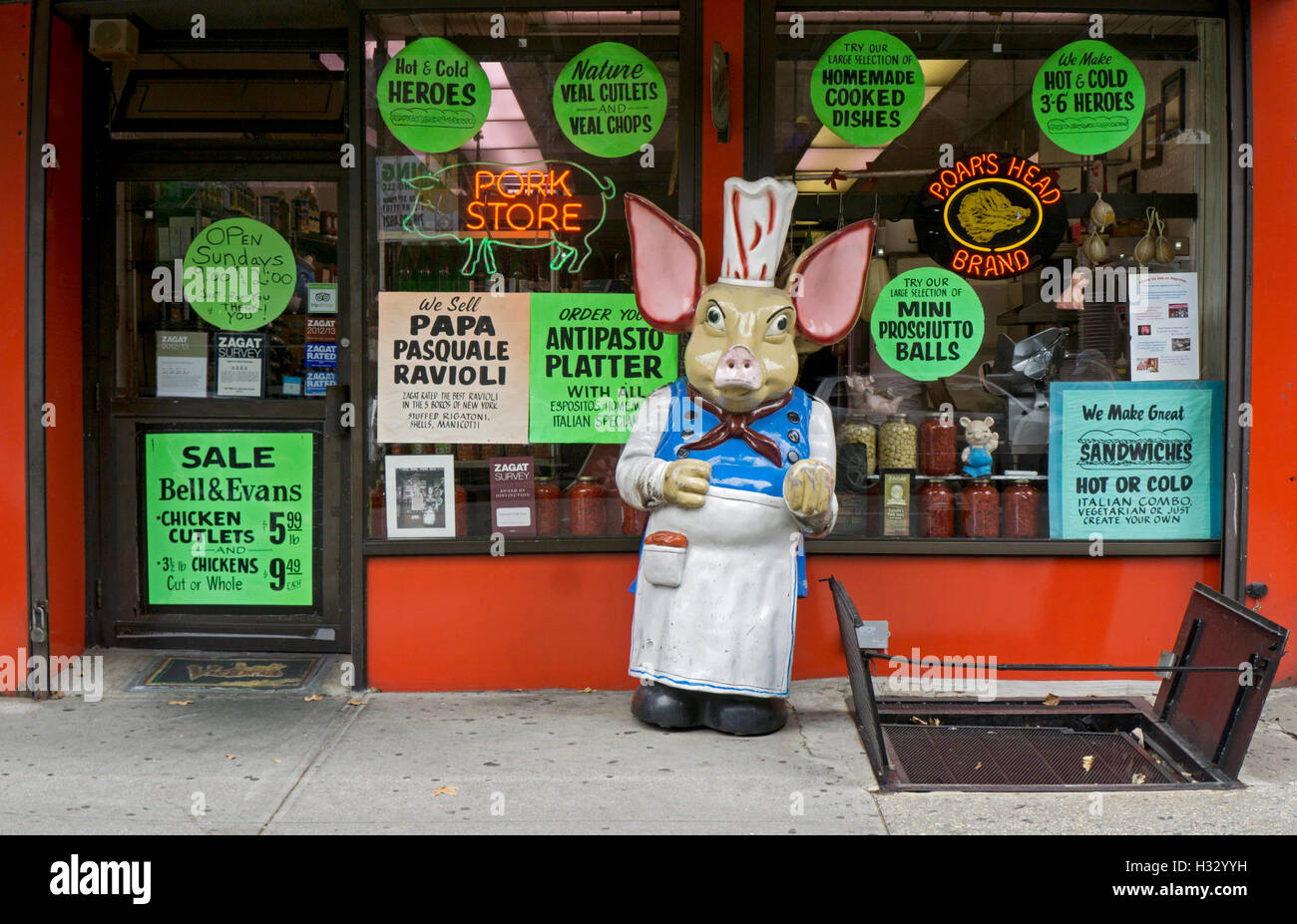 El exterior del G Esposito y sus hijos Pork Store en Court Street en Carroll Gardens, Brooklyn, Nueva York Foto de stock