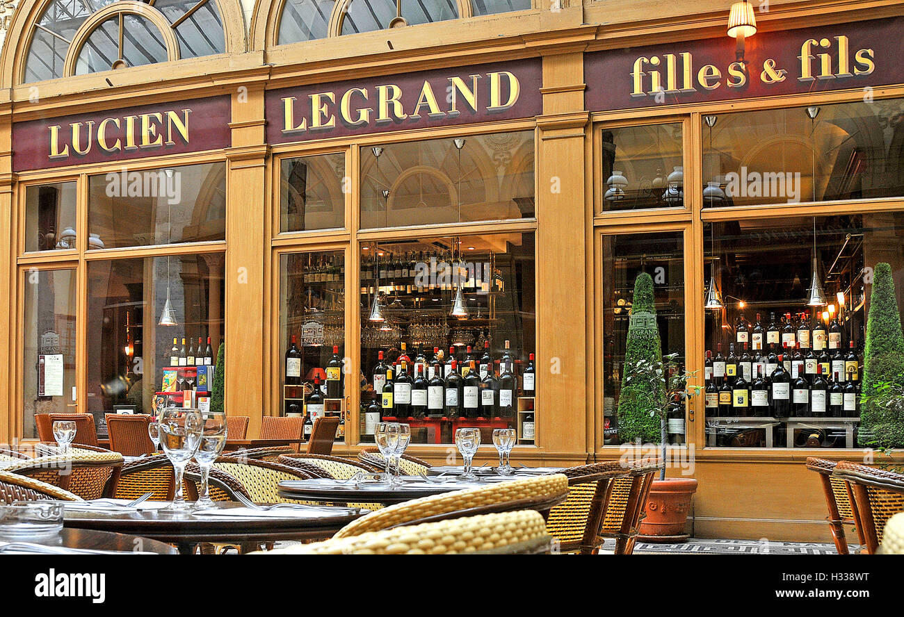 Tienda de vinos Lucien Legrand Vivienne Gallery París Francia Foto de stock
