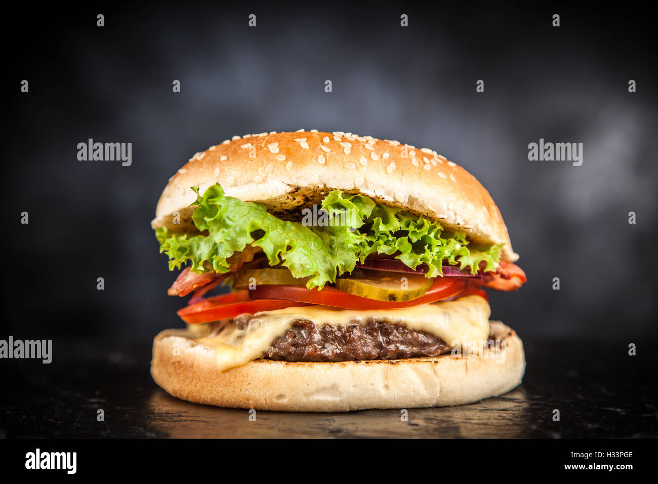 Deliciosas hamburguesas a la parrilla Foto de stock