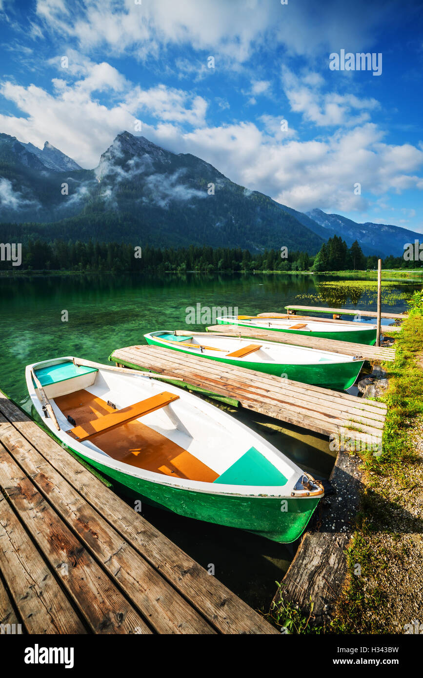 Increíble día soleado de verano en el lago Hintersee en Alpes Austríacos, Europa. Foto de stock