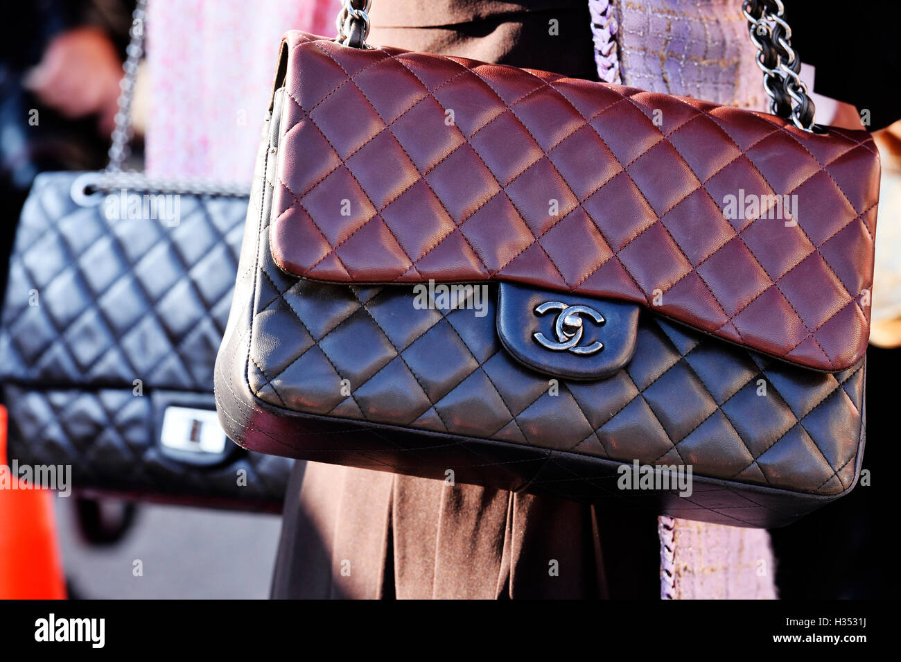Chanel bags fotografías e imágenes de - Alamy