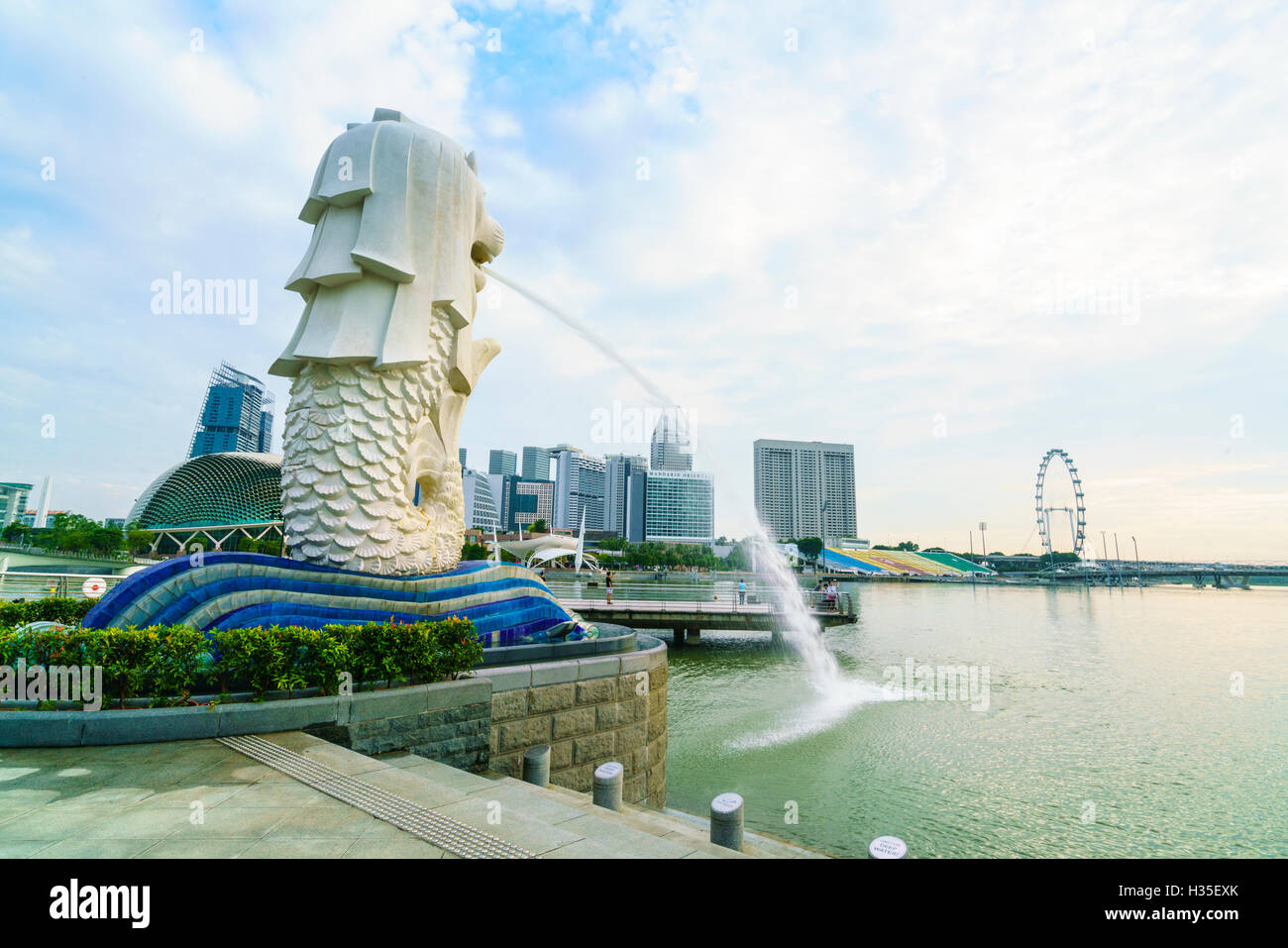 Estatua Merlion, el símbolo nacional de Singapur y su monumento más famoso, el Parque Merlion, Marina Bay, Singapur Foto de stock