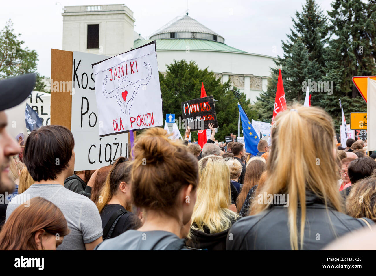 Varsovia, Polonia, 2016 10 01 - Protesta contra la ley anti-aborto forzado por el gobierno polaco Foto de stock