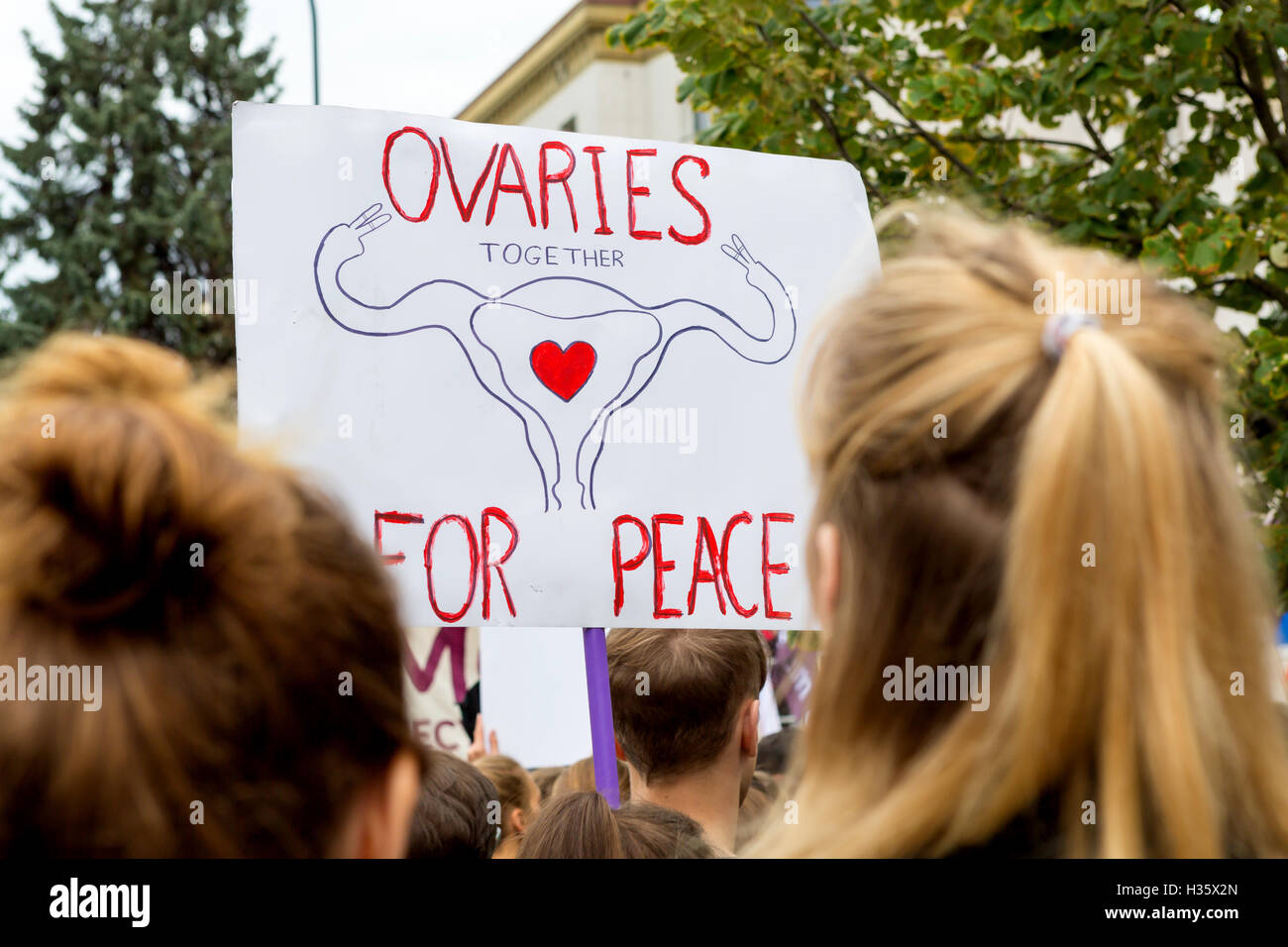Varsovia, Polonia, 2016 10 01 - Protesta contra la ley anti-aborto forzado por el gobierno polaco Foto de stock