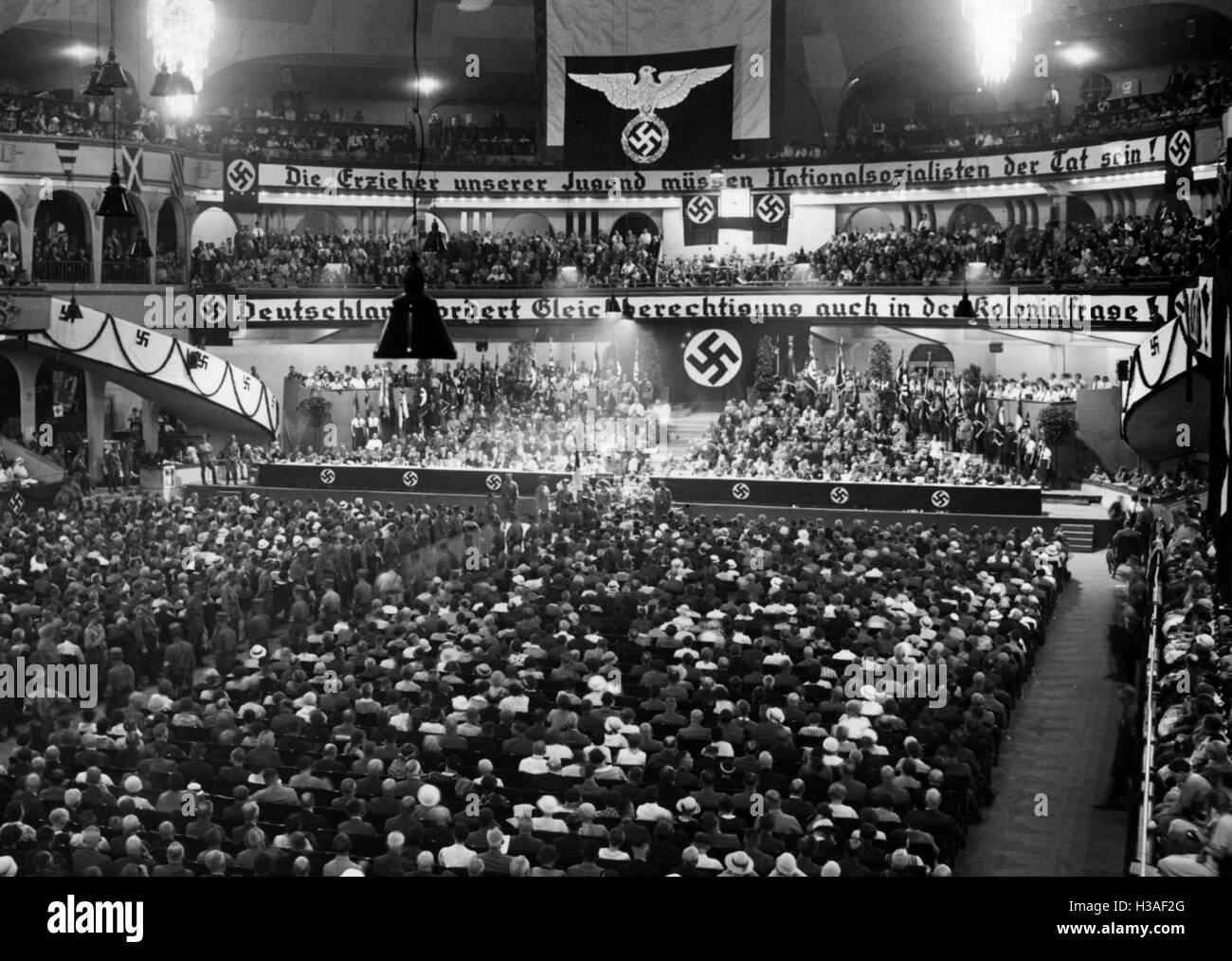 Ceremonia conmemorativa en el Sportpalast de Berlín, 1933-1939 Foto de stock