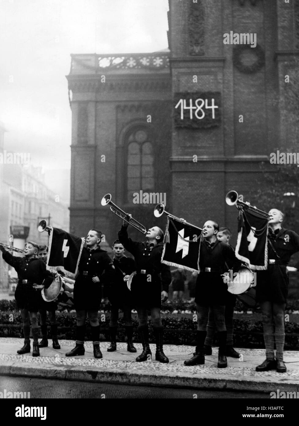 Los trompetistas del Deutsches Jungvolk, 1934/35 Foto de stock