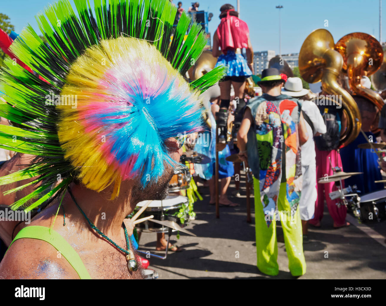 Brasil, Estado de Rio de Janeiro, ciudad de Rio de Janeiro, Gloria, Bloco Orquestra Voadora Desfile de Carnaval. Foto de stock