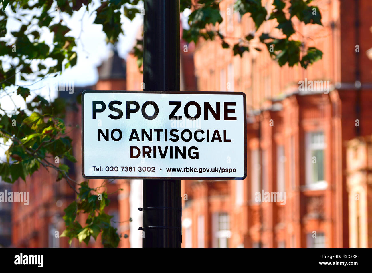 Londres, Inglaterra, Reino Unido. PSPO espacio público (orden de protección) en la zona de Knightsbridge. Foto de stock