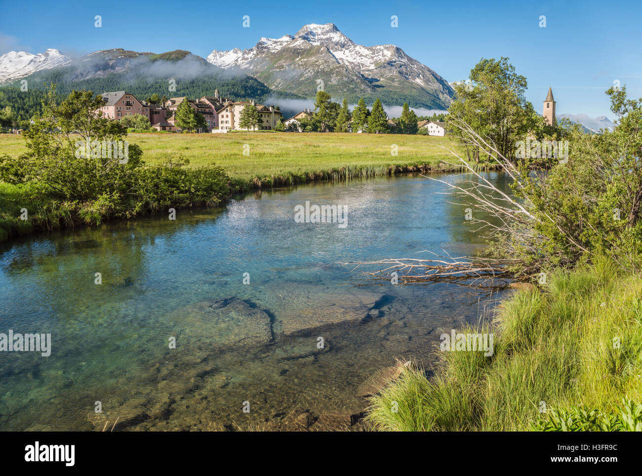 River Inn at Sils Baselgia en verano, Suiza Foto de stock