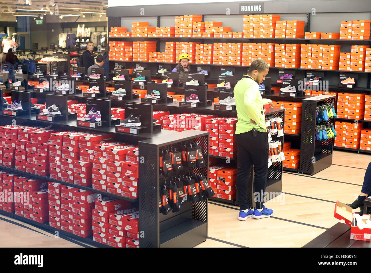 Taller de formación de formadores Nike las cajas de de stock - Alamy