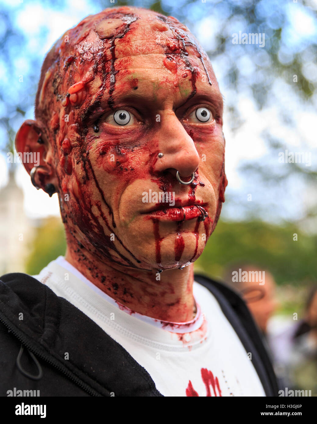 Caras de zombies fotografías e imágenes de alta resolución - Alamy