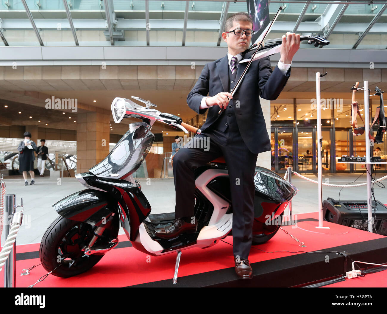 Yamaha scooter fotografías e imágenes de alta resolución - Página 2 - Alamy