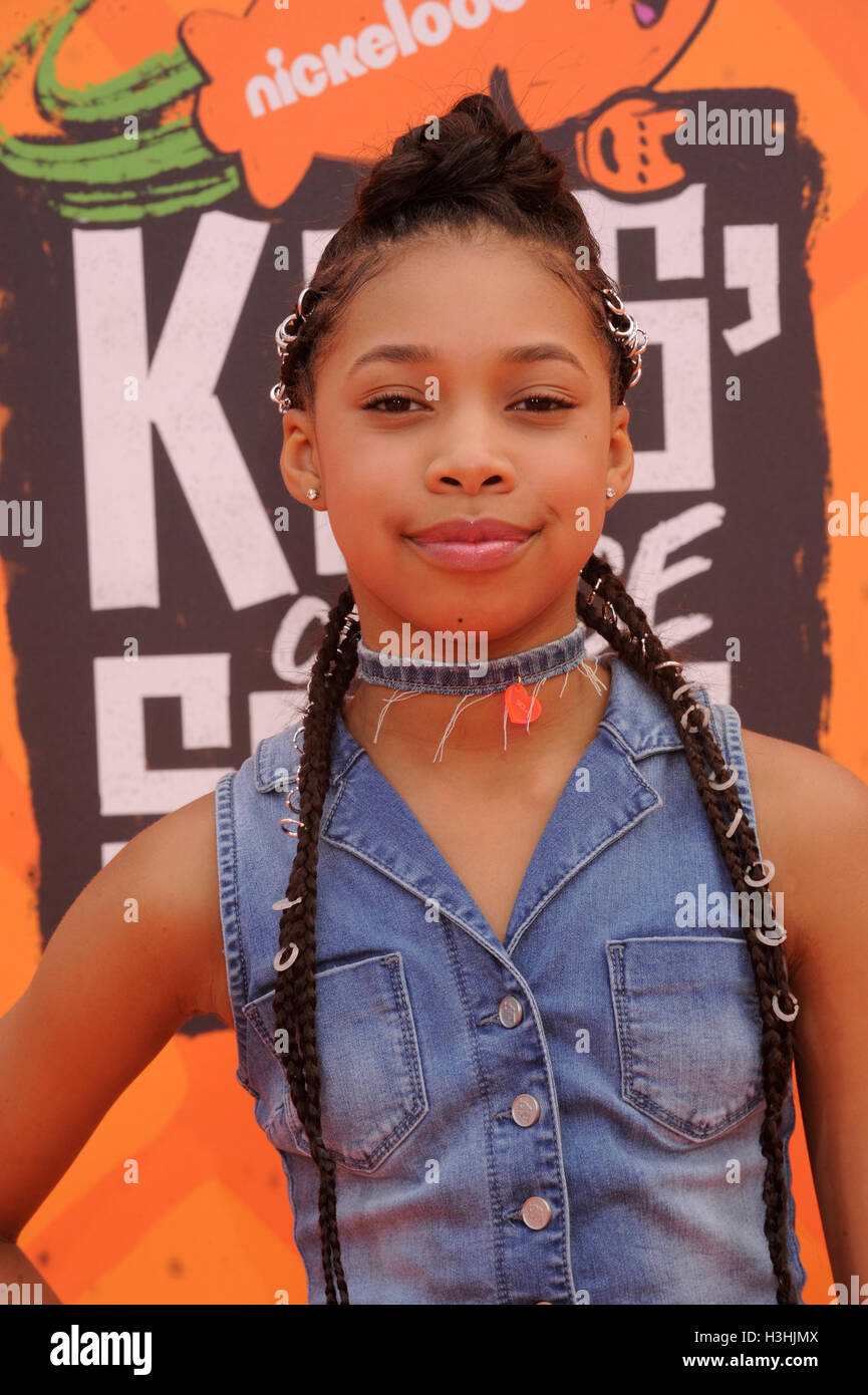 La actriz Kyla señaló Simmons llega a Nickelodeon Kids' Choice 2016 Sports  Awards alfombra naranja en el UCLA's Pauley Pavilion, el 14 de julio de  2016 en Los Angeles, California Fotografía de stock - Alamy