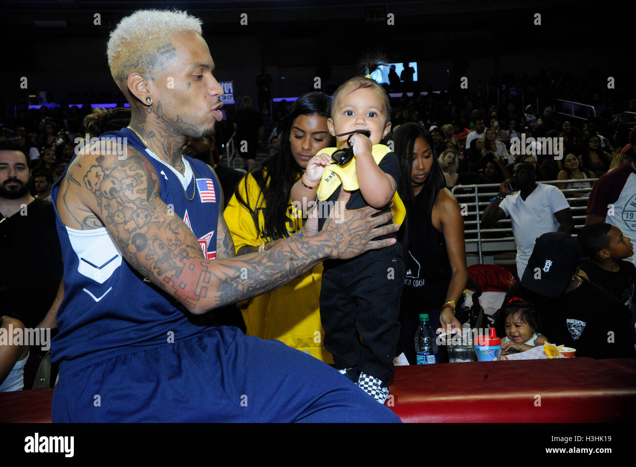 Kid Tinta Y Su Bebe En El 16 Power 106 All Star Celebrity Juego De Baloncesto En El Usc Galen Center El 11 De Septiembre De 16 En Los Angeles California Fotografia De Stock Alamy