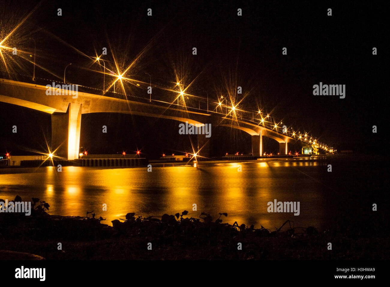 Rupsha Puente sobre el río Rupsha, también conocido como Khan Jahan Ali Bridge. Khulna, Bangladesh. Foto de stock