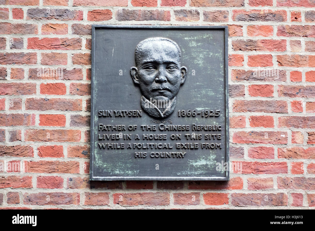 Placa mostrando donde Sun Yat-Sen vivió en Londres, Reino Unido, mientras que en el exilio político de China Foto de stock