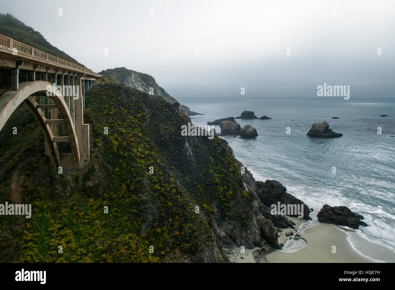 Bixby Puente, Autopista Costera del Pacífico, cerca de Monterrey, California, EE.UU. Foto de stock