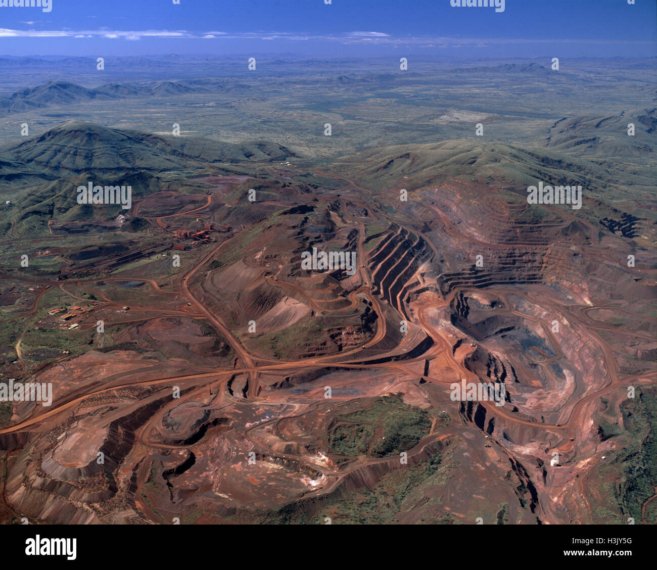 Mount Tom Price, mineral de hierro mina de corte abierto Foto de stock