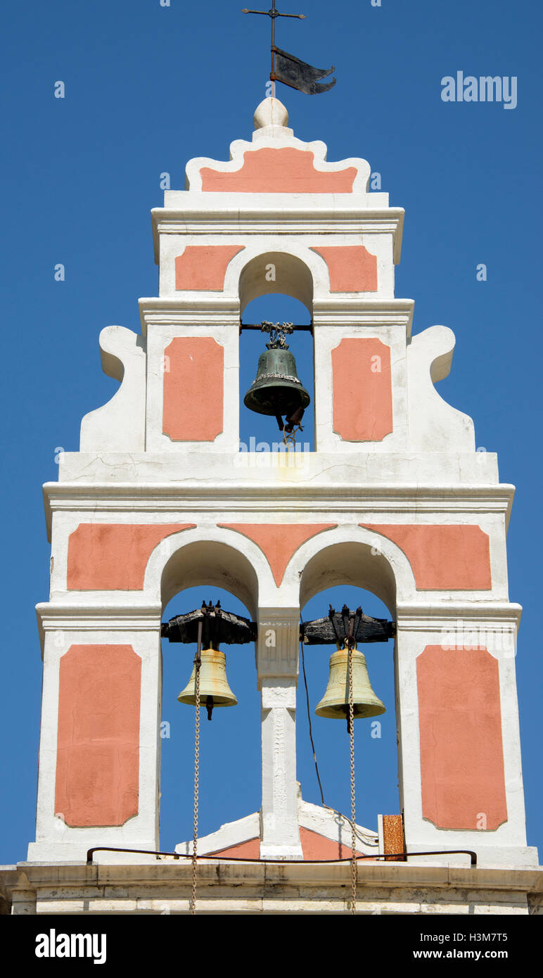 Torre campanario de la Iglesia Ortodoxa Griega Plaza principal Gaios Paxos Islas Jónicas Grecia Foto de stock