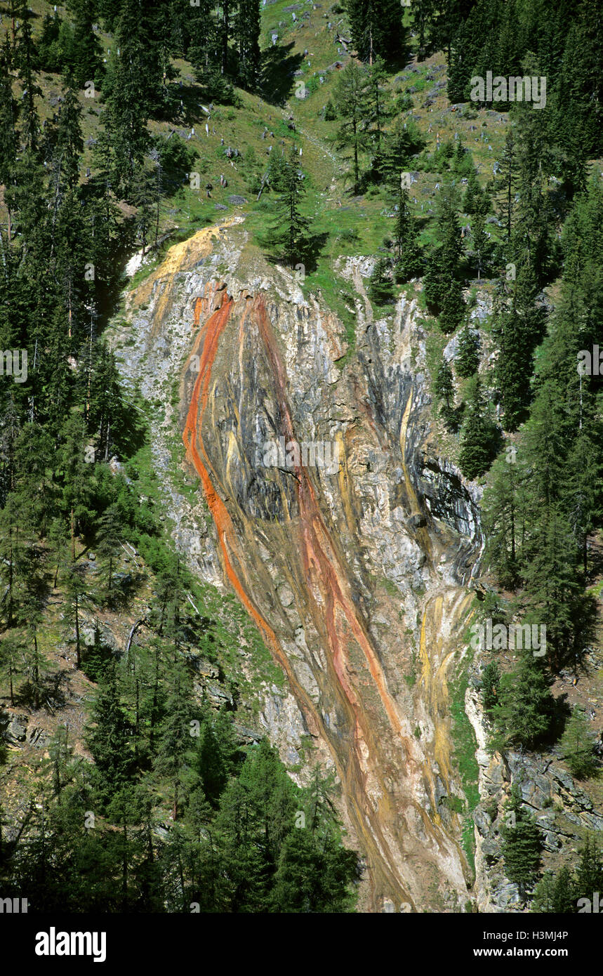 Eaux Rousses (agua roja), Valsavarenche, el Parque Nacional del Gran Paradiso, el Valle d'Aosta, Italia Foto de stock