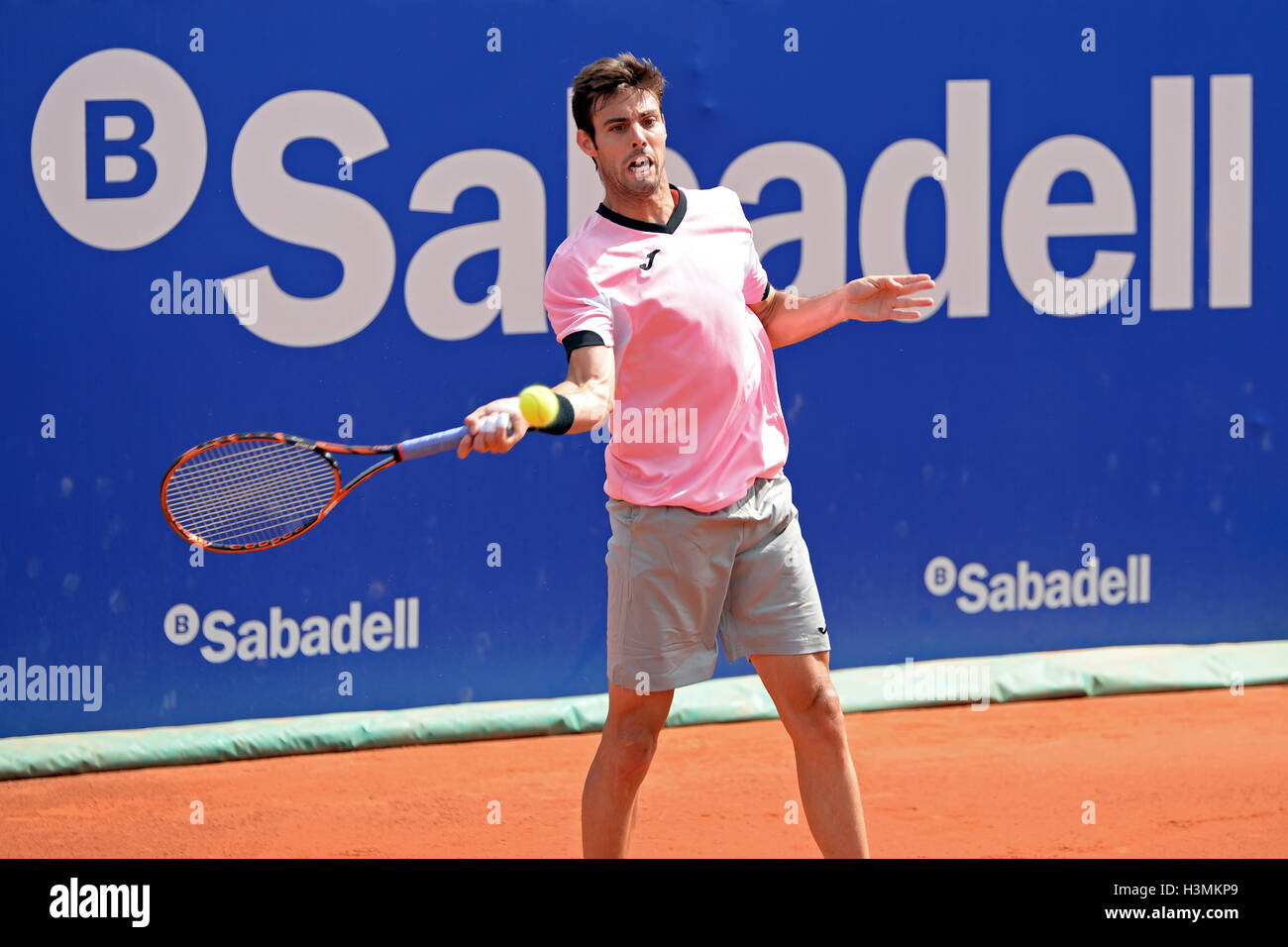 BARCELONA - Abr 20: Marcel Granollers (Jugador de tenis español) desempeña  en la ATP Barcelona Open Fotografía de stock - Alamy