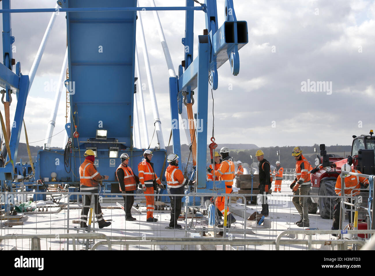 Se sigue trabajando en la construcción de Queensferry cruce como el nuevo puente sobre el Firth of Forth ha entrado oficialmente en el libro de los récords. Foto de stock