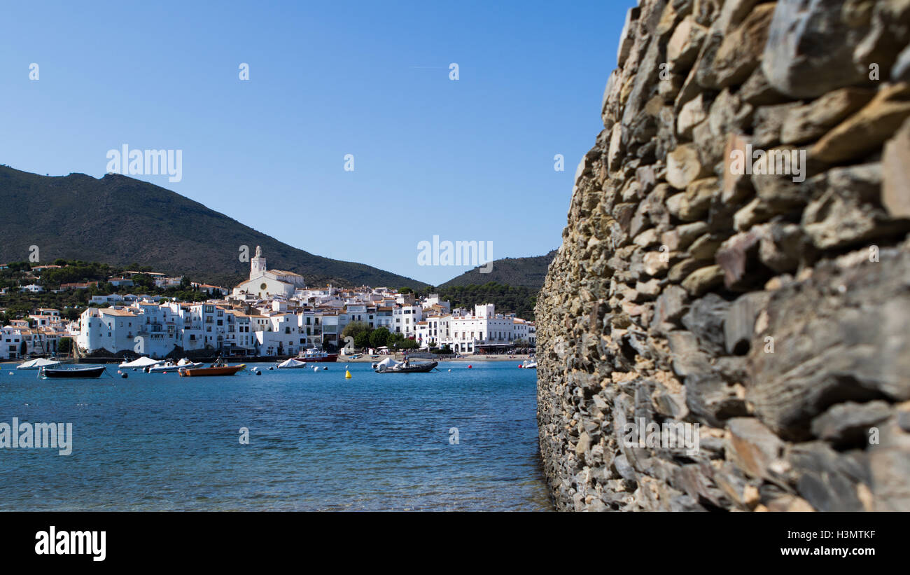 Cadaques, España. Es un pequeño pueblo pesquero que fue una vez un lugar frecuente de Salvador Dalí. Foto de stock