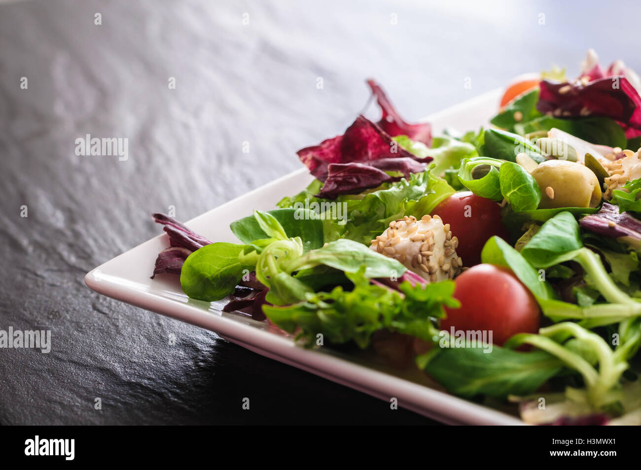 La comida vegetariana es una ensalada Foto de stock