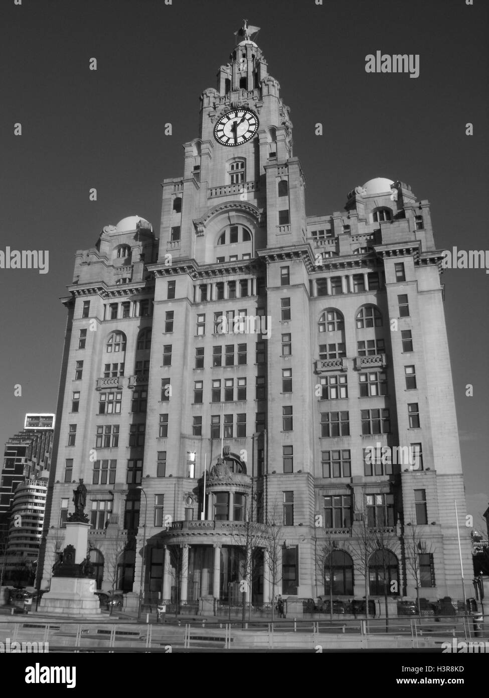 El icónico edificio Royal Liver en Liverpool. El edificio es propiedad (a partir de 2017) por Farhad Moshiri y Corestate Capital. Foto de stock