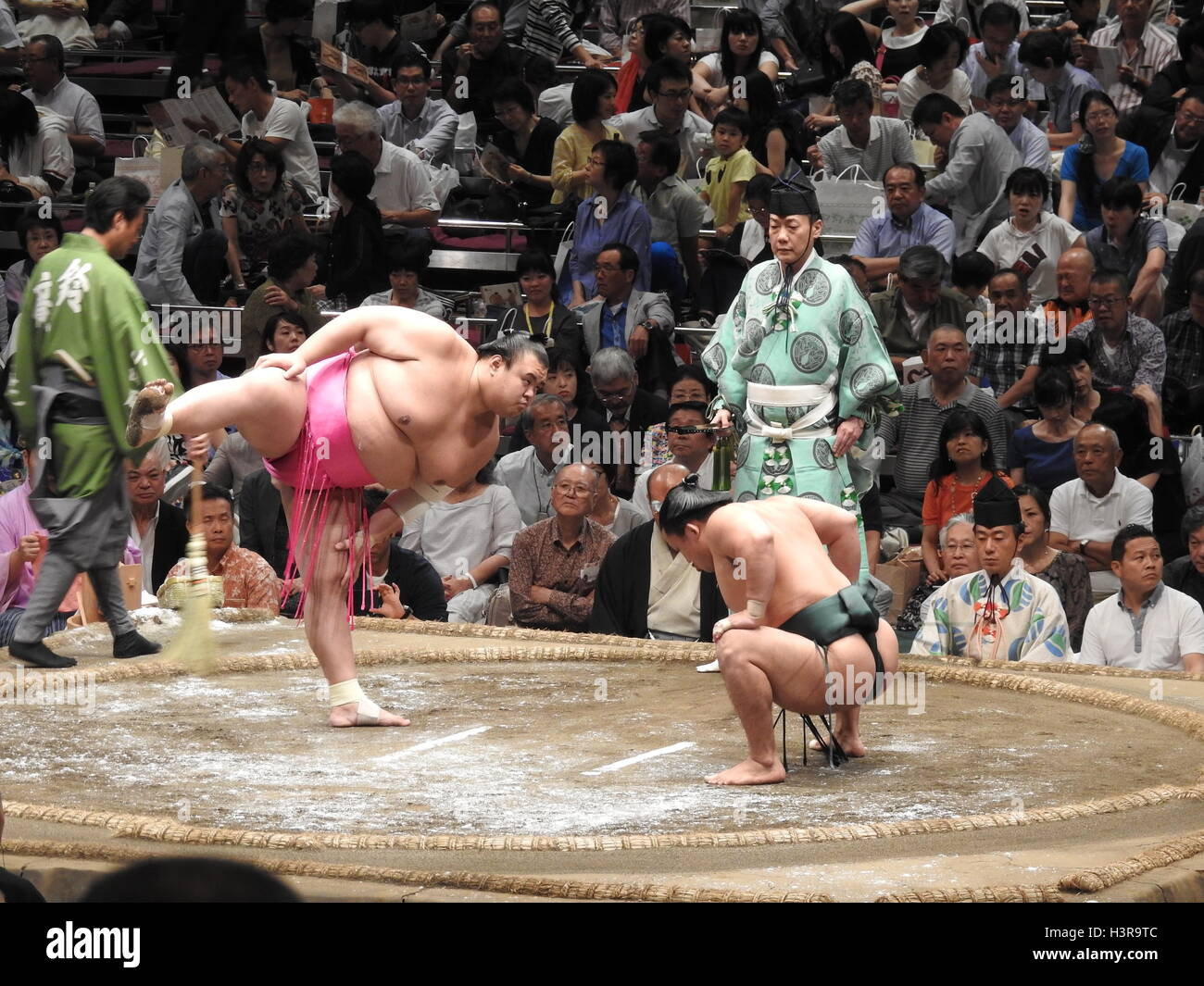 Juego de Sumo en septiembre de 2016 en la ciudad de Tokio Foto de stock