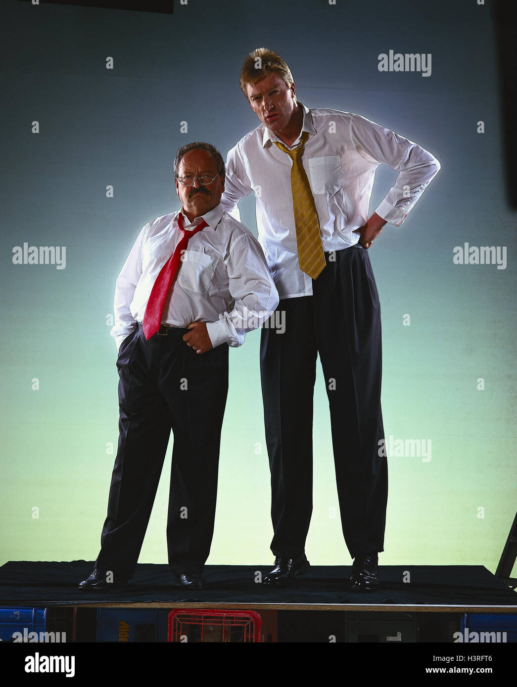 Los hombres, diferencia de tamaño, de la cara, no ferozmente libremente para la confección I. D / lt FG dentro, hombre, dos, camisa, corbata, ropa, slovenly, furiosamente, irrita, la altura del cuerpo, Los hombres, diferencia de tamaño, de la cara, no ferozmente libremente para la confección I. D / lt FG dentro, hombre, dos, camisa, corbata, ropa, slovenly, furiosamente, irrita, la altura del cuerpo,
